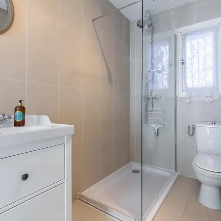 Appartement Sleeps 5 Wifi